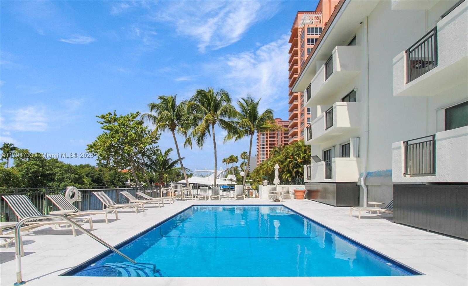 Small Image of 6901 EDGEWATER DR #321, Coral Gables Number 9