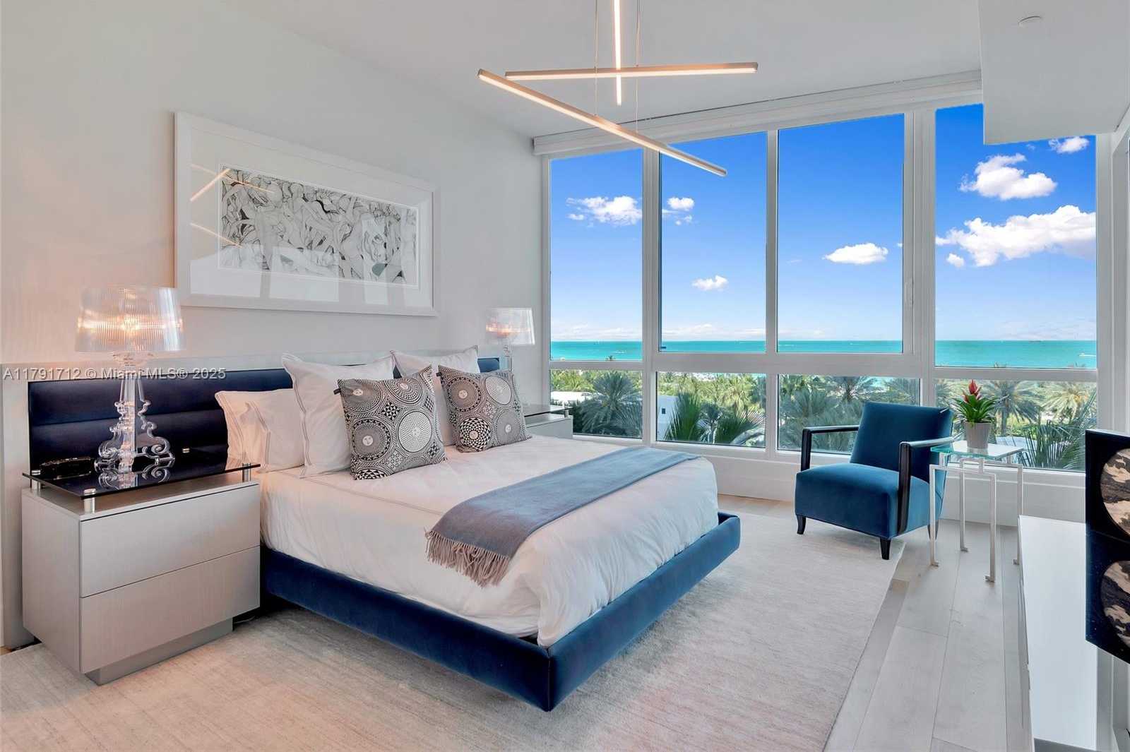 Small Image of 100 SOUTH POINTE DR #708, Miami Beach Number 10