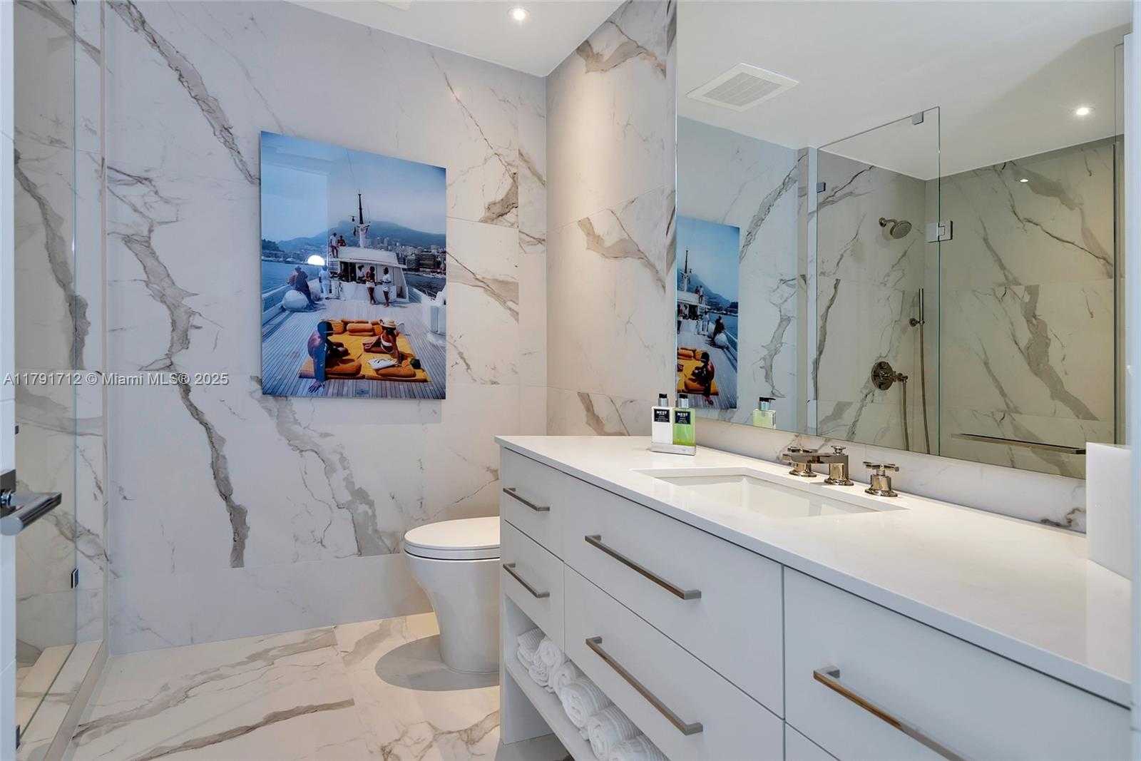 Small Image of 100 SOUTH POINTE DR #708, Miami Beach Number 12