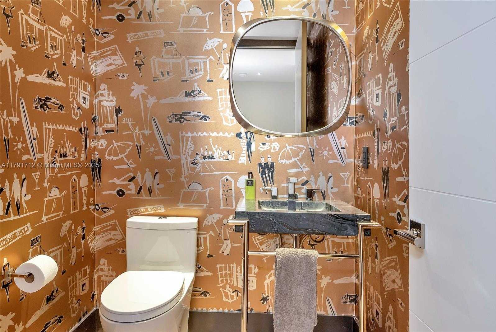 Small Image of 100 SOUTH POINTE DR #708, Miami Beach Number 13