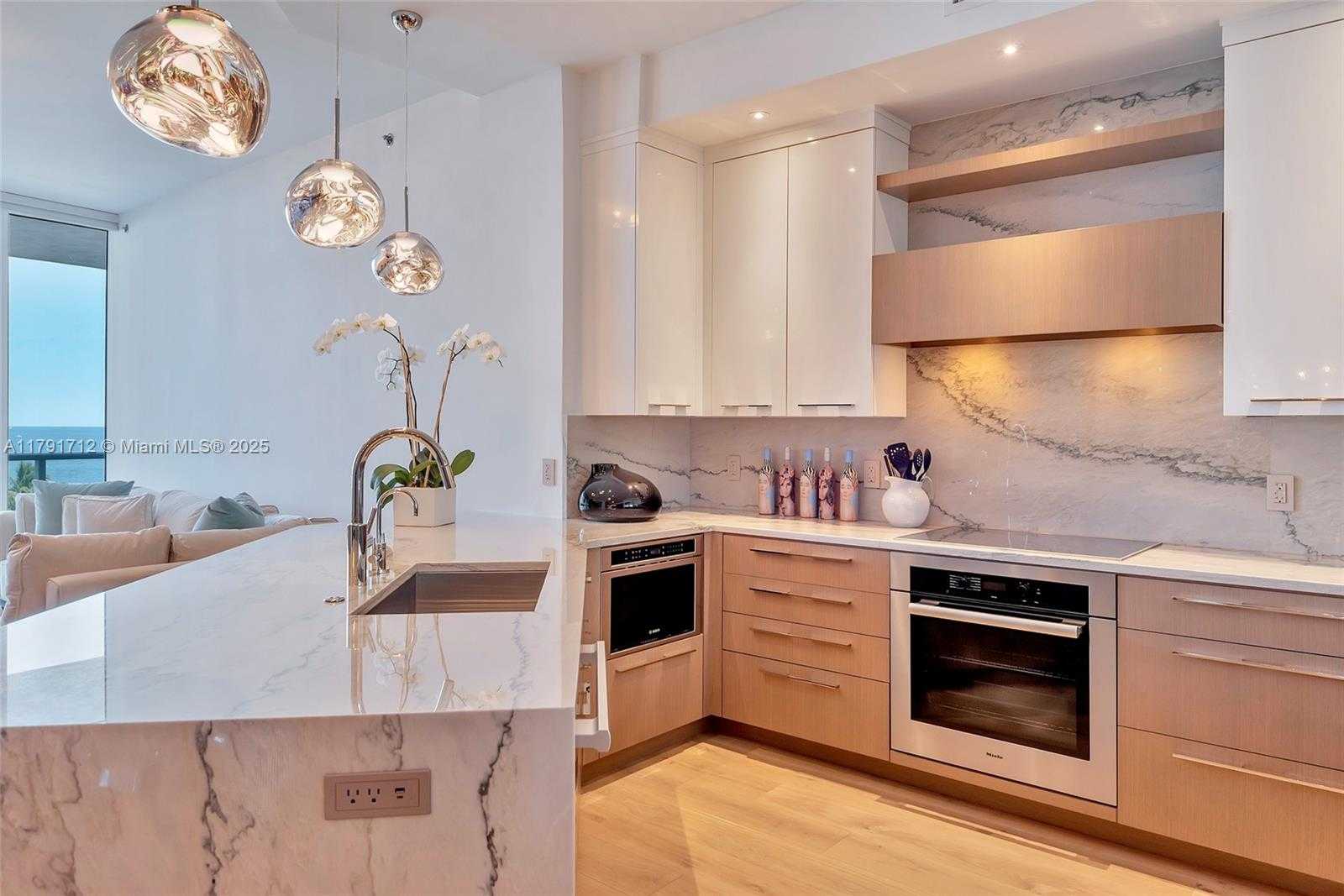 Small Image of 100 SOUTH POINTE DR #708, Miami Beach Number 23
