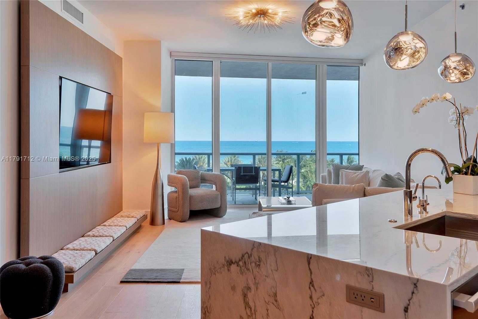Small Image of 100 SOUTH POINTE DR #708, Miami Beach Number 24