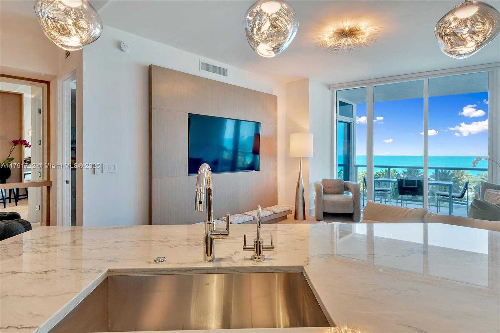 Small Image of 100 SOUTH POINTE DR #708, Miami Beach Number 25