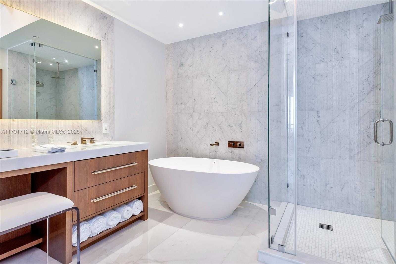 Small Image of 100 SOUTH POINTE DR #708, Miami Beach Number 29