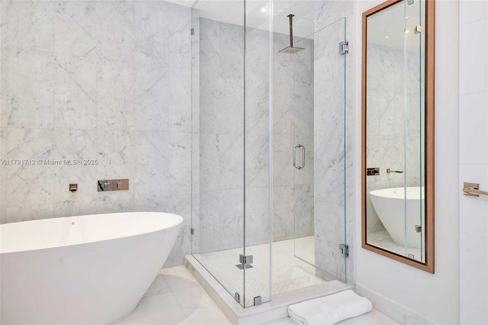Small Image of 100 SOUTH POINTE DR #708, Miami Beach Number 30