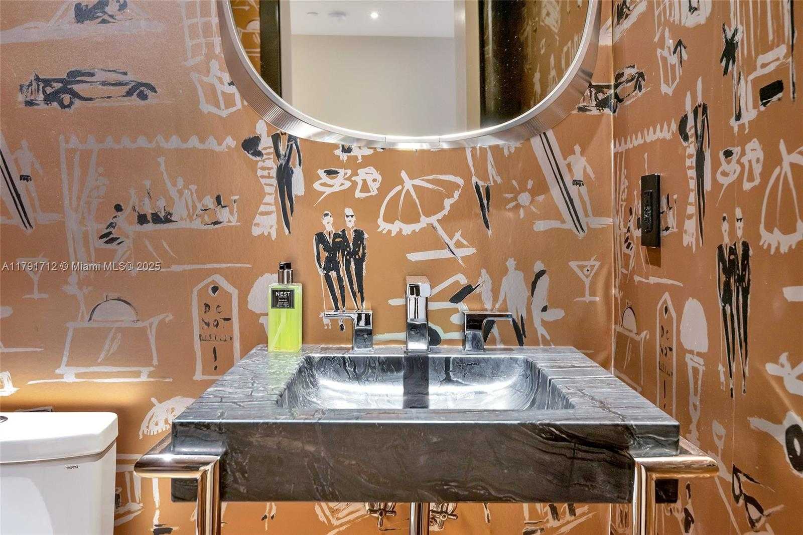 Small Image of 100 SOUTH POINTE DR #708, Miami Beach Number 33