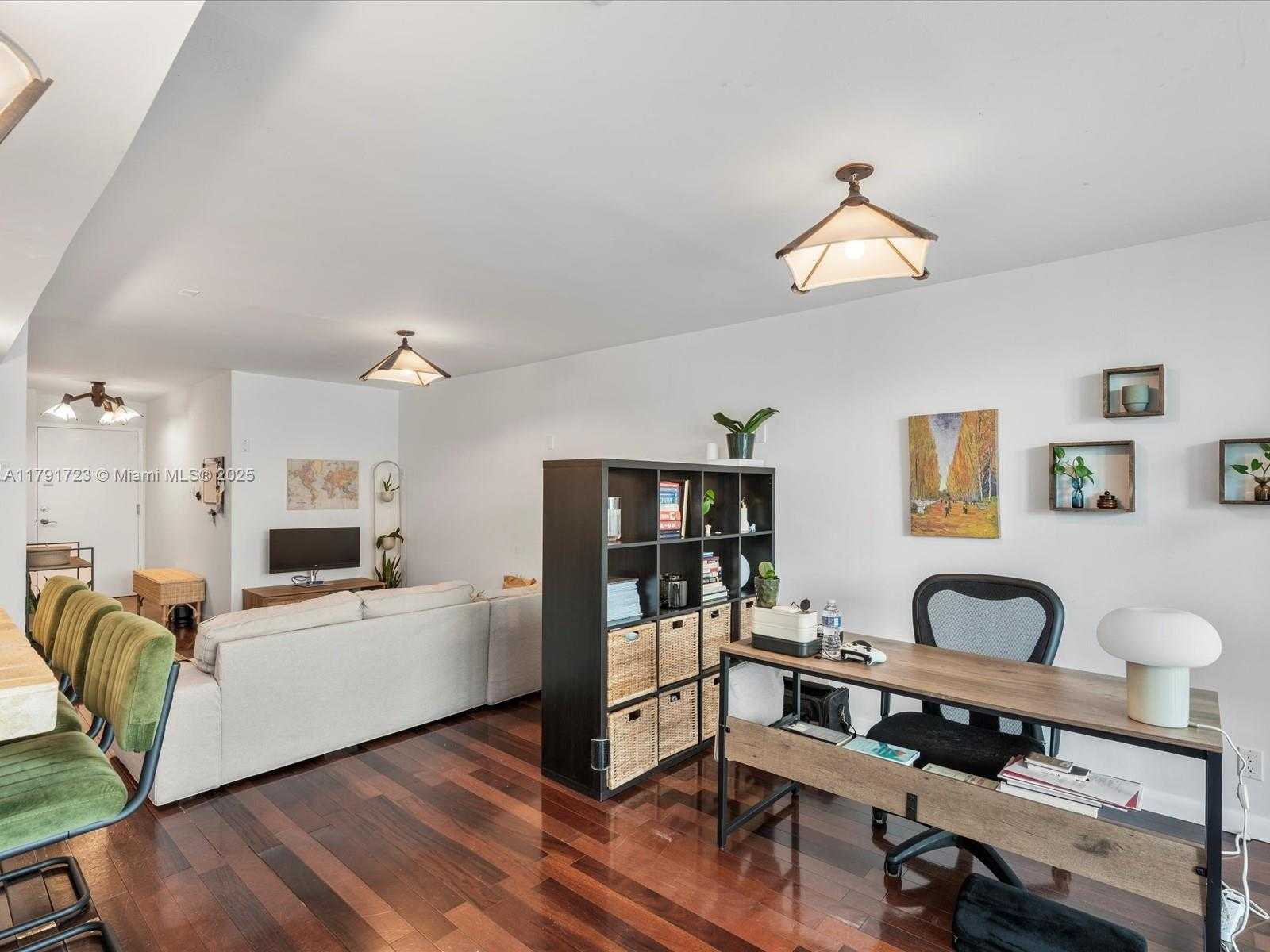 Small Image of 2655 COLLINS AVE #510, Miami Beach Number 12