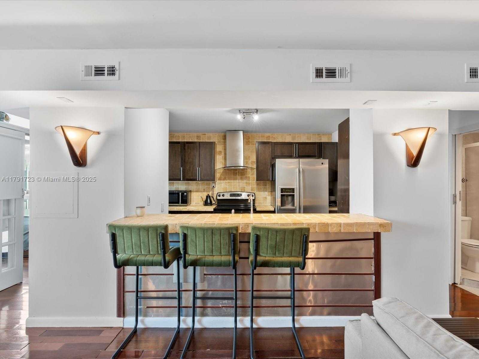 Small Image of 2655 COLLINS AVE #510, Miami Beach Number 13