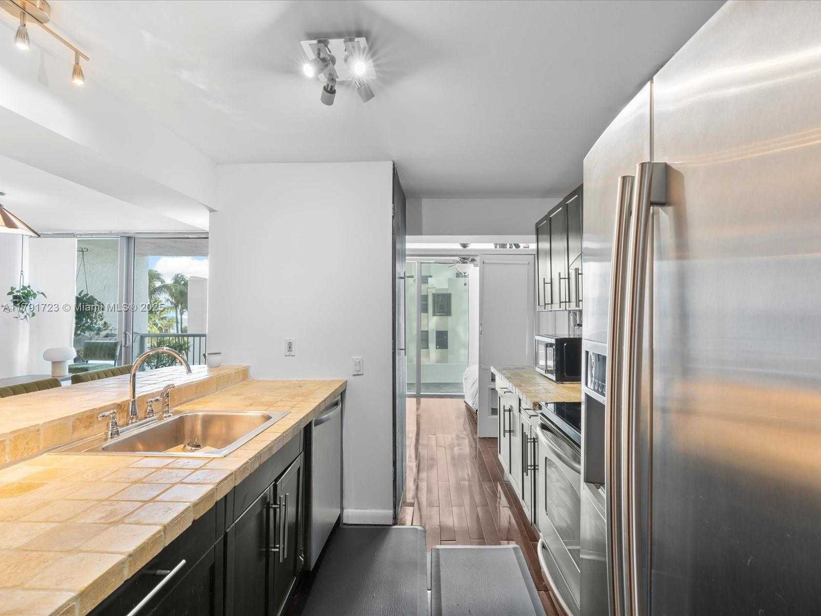 Small Image of 2655 COLLINS AVE #510, Miami Beach Number 15