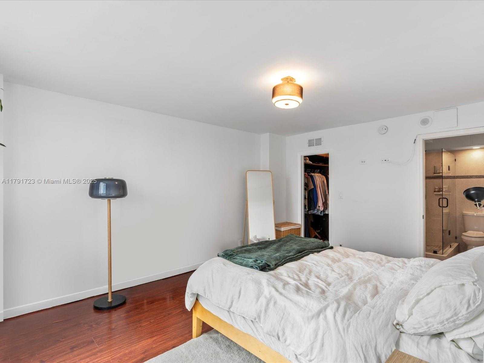 Small Image of 2655 COLLINS AVE #510, Miami Beach Number 21
