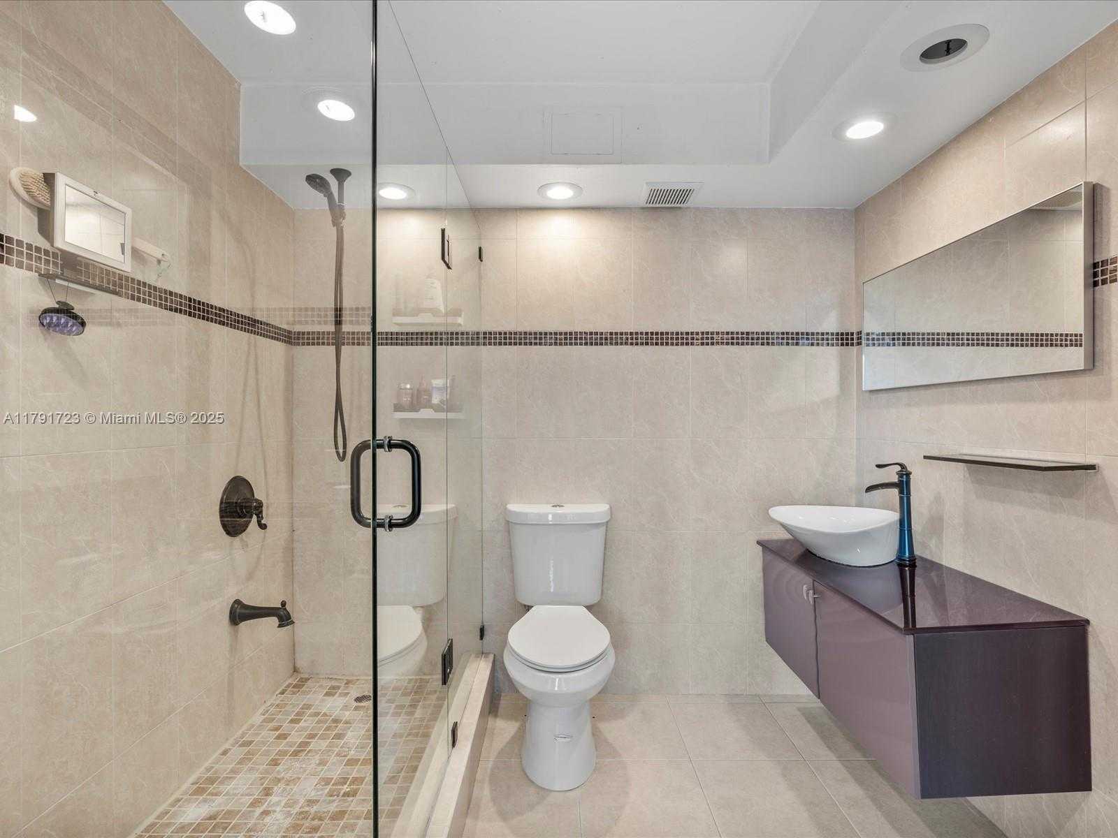 Small Image of 2655 COLLINS AVE #510, Miami Beach Number 23