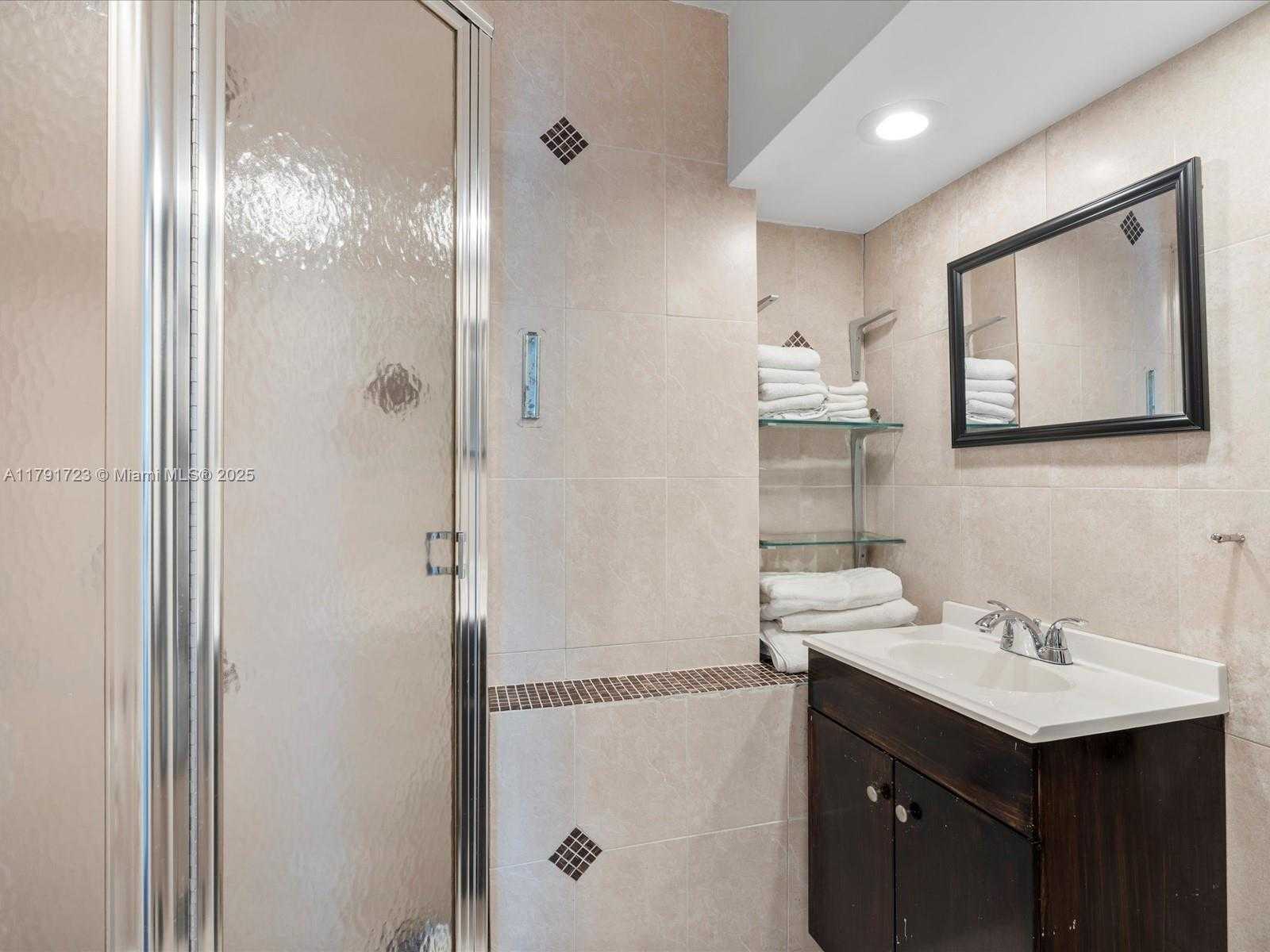 Small Image of 2655 COLLINS AVE #510, Miami Beach Number 24