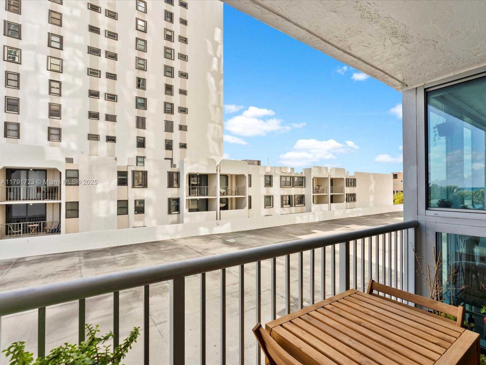 Small Image of 2655 COLLINS AVE #510, Miami Beach Number 30