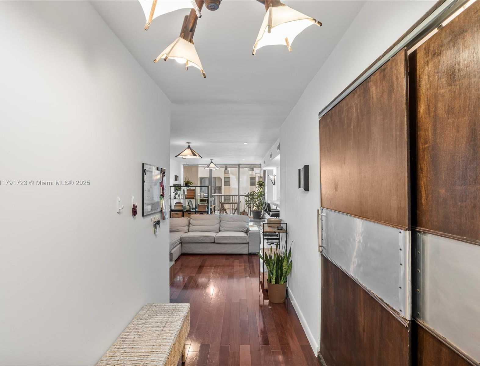 Small Image of 2655 COLLINS AVE #510, Miami Beach Number 5