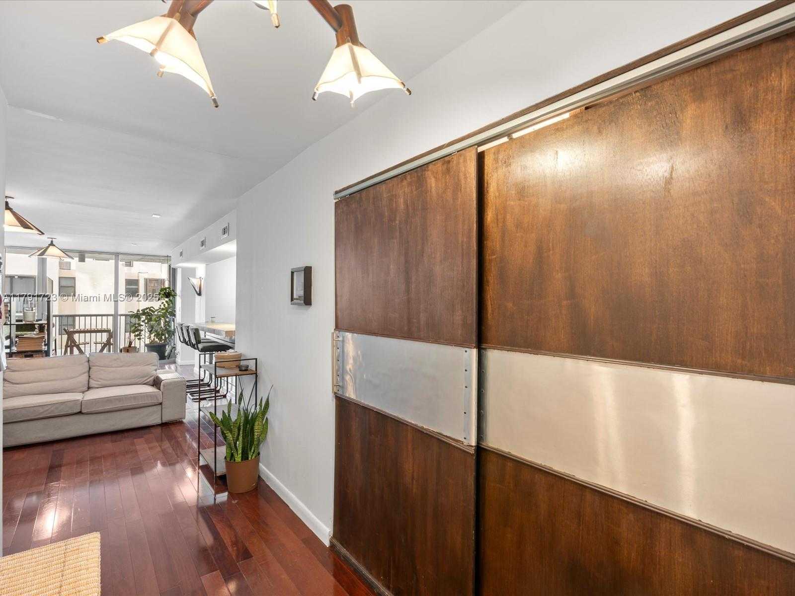 Small Image of 2655 COLLINS AVE #510, Miami Beach Number 6