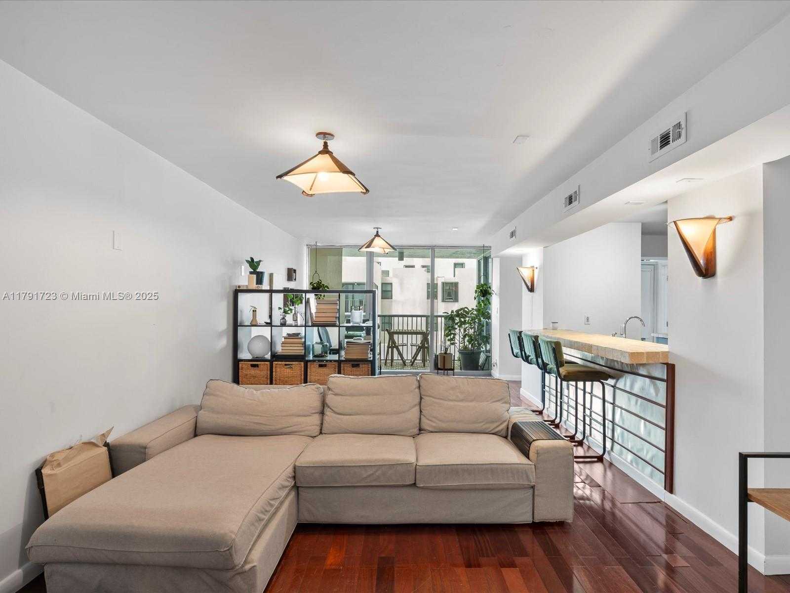 Small Image of 2655 COLLINS AVE #510, Miami Beach Number 7