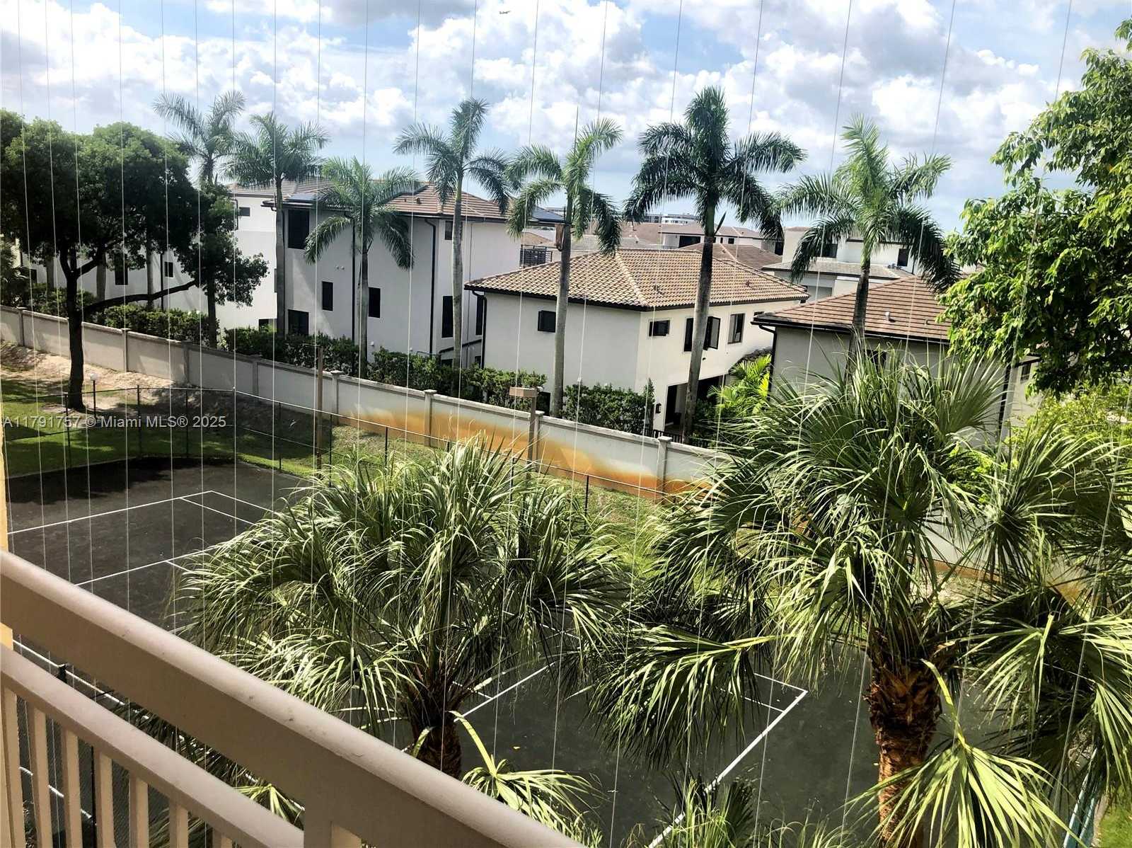 Small Image of 8290 LAKE DR #409, Doral Number 11