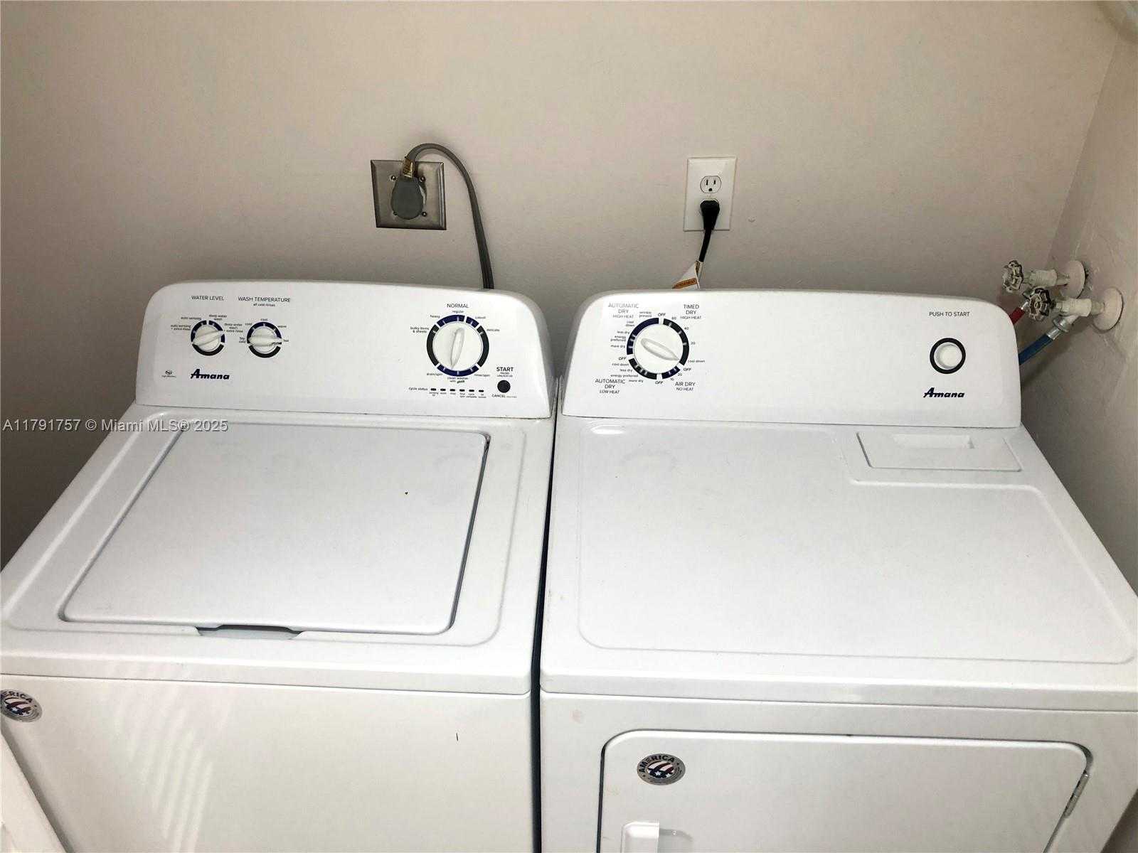 Small Image of 8290 LAKE DR #409, Doral Number 8