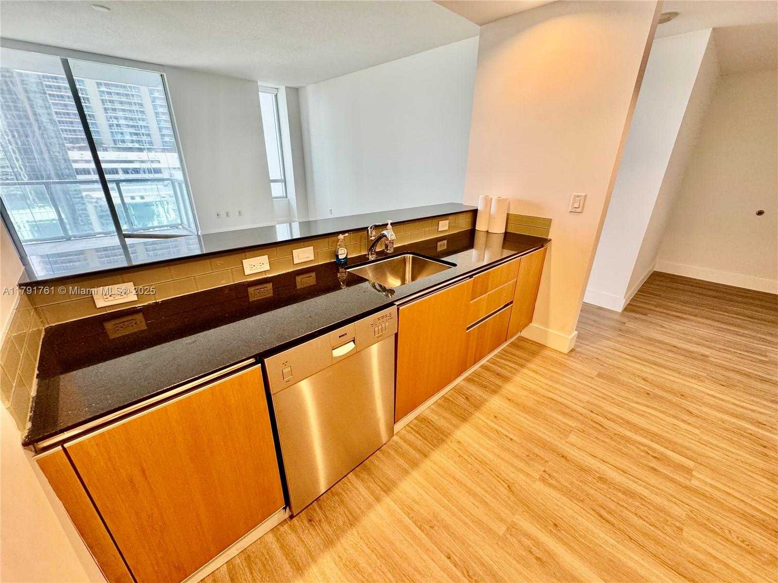 Small Image of 1060 BRICKELL AVE #3205, Miami Number 19