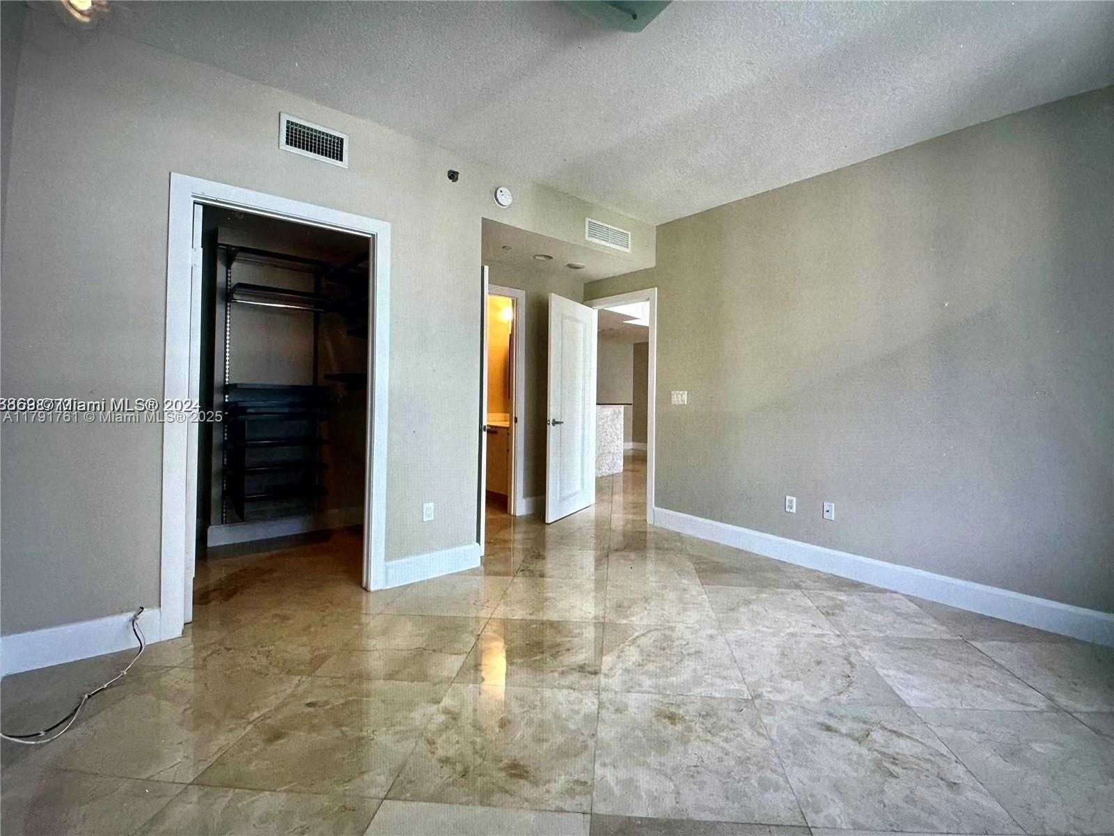 Small Image of 1060 BRICKELL AVE #3205, Miami Number 4