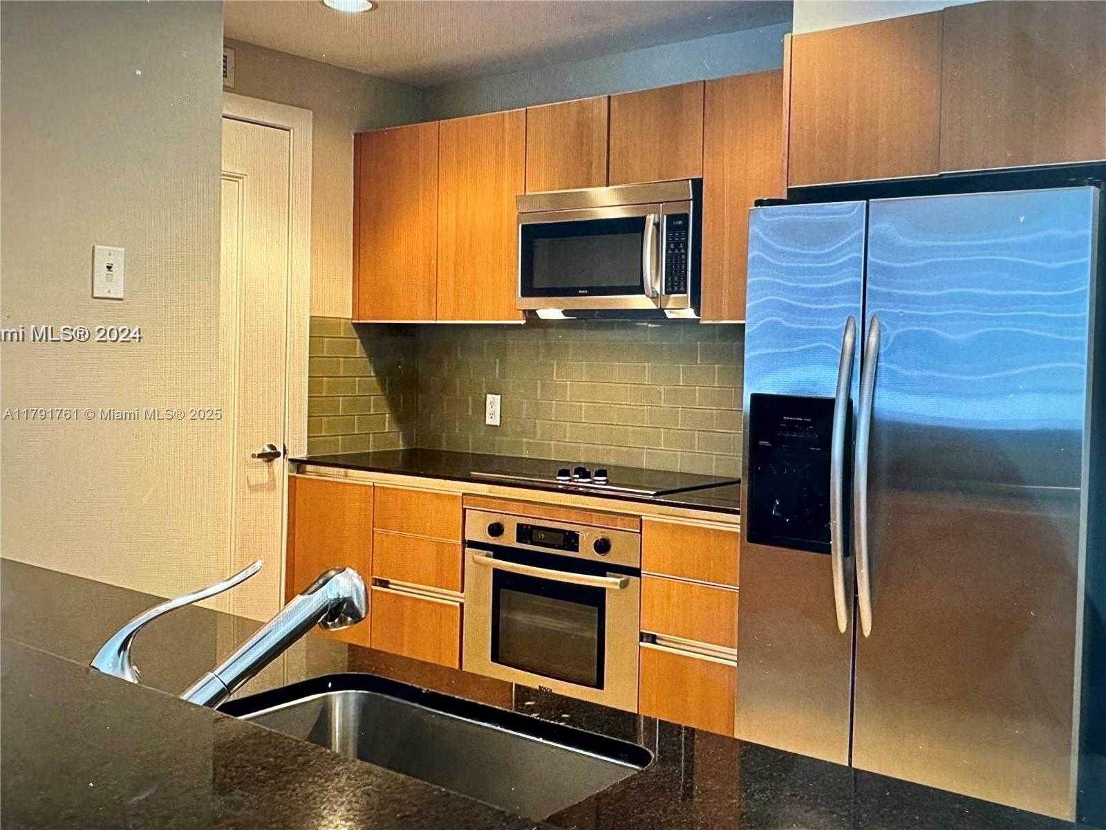 Small Image of 1060 BRICKELL AVE #3205, Miami Number 5