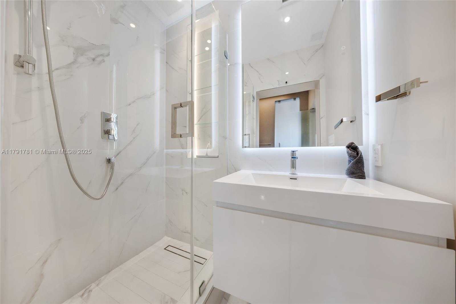 Small Image of 10190 COLLINS AVE #203, Bal Harbour Number 19