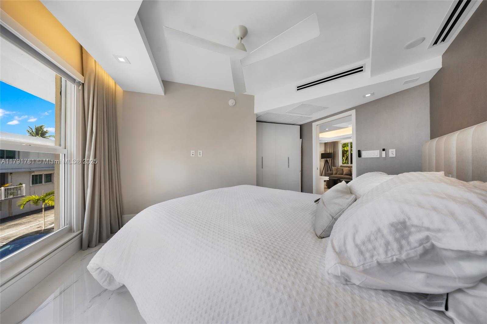 Small Image of 10190 COLLINS AVE #203, Bal Harbour Number 23