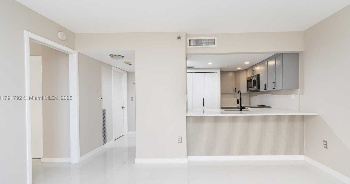 Small Image of 540 BRICKELL KEY DR #905, Miami Number 13