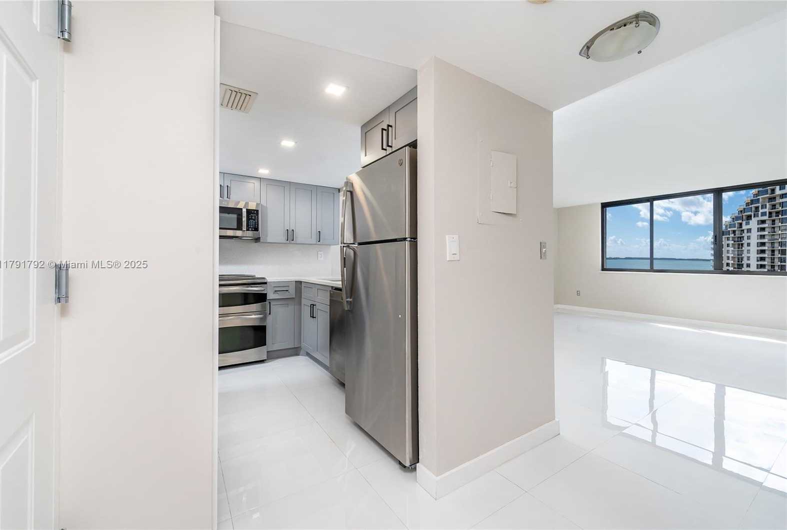 Small Image of 540 BRICKELL KEY DR #905, Miami Number 19