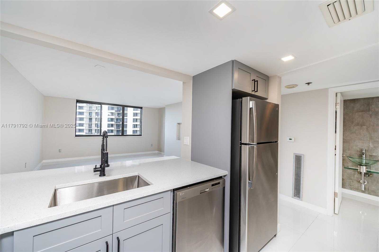 Small Image of 540 BRICKELL KEY DR #905, Miami Number 22