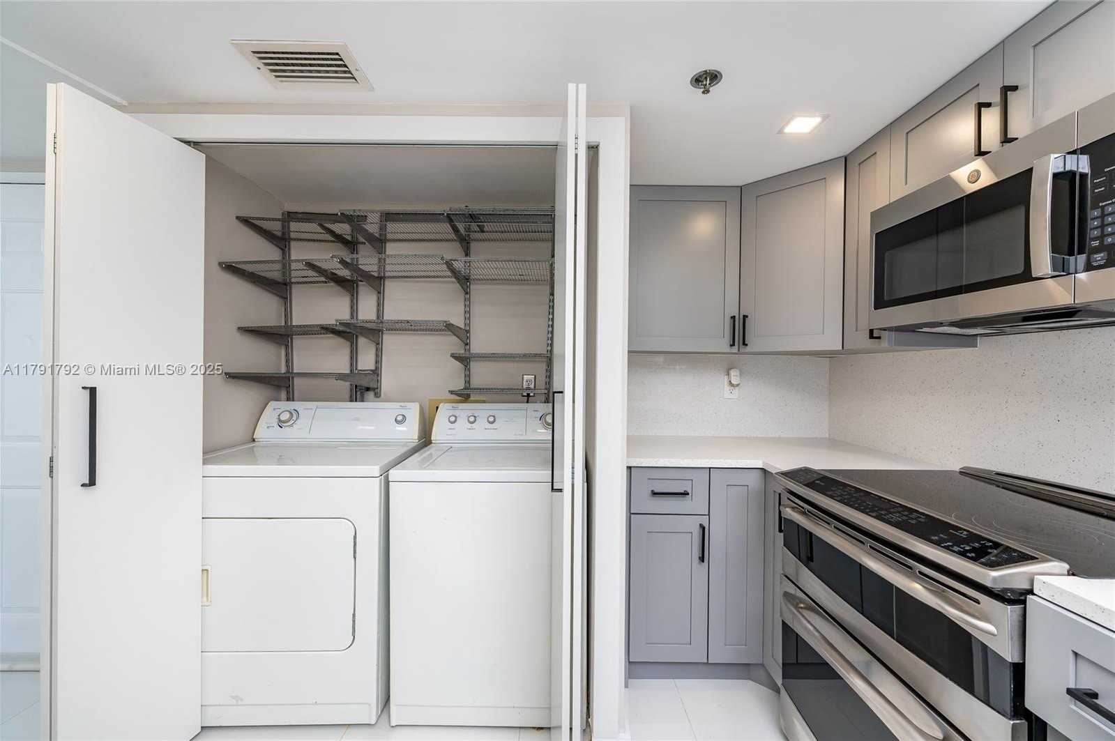 Small Image of 540 BRICKELL KEY DR #905, Miami Number 24