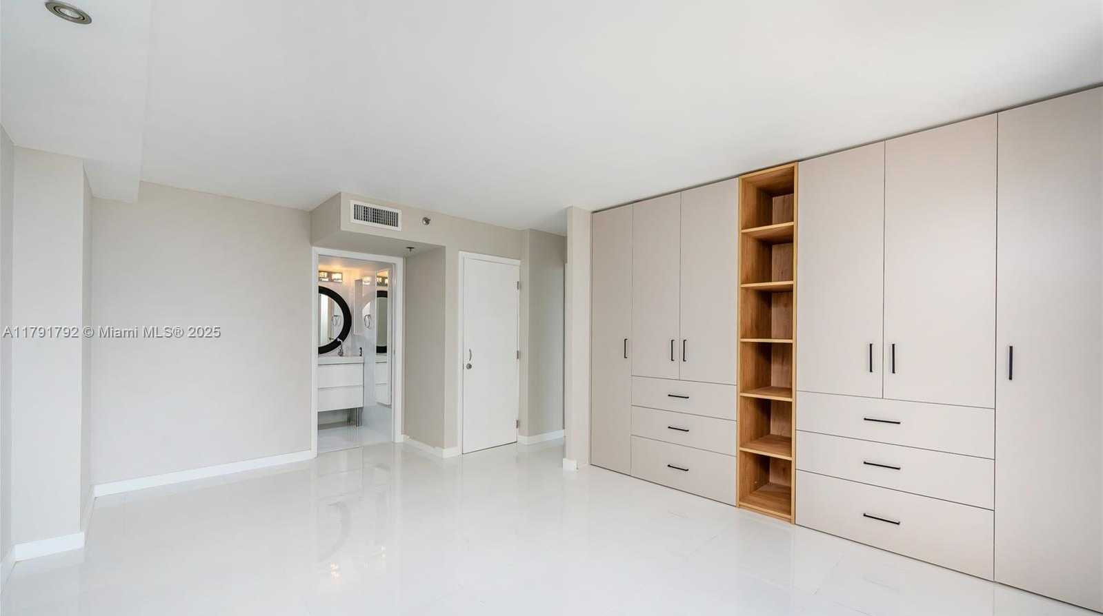 Small Image of 540 BRICKELL KEY DR #905, Miami Number 27