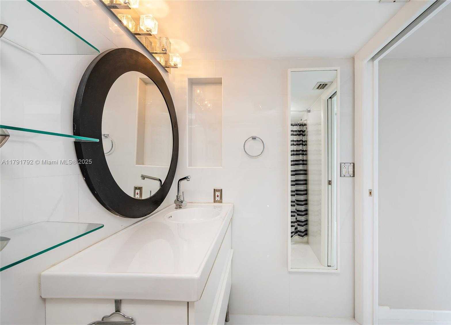 Small Image of 540 BRICKELL KEY DR #905, Miami Number 30