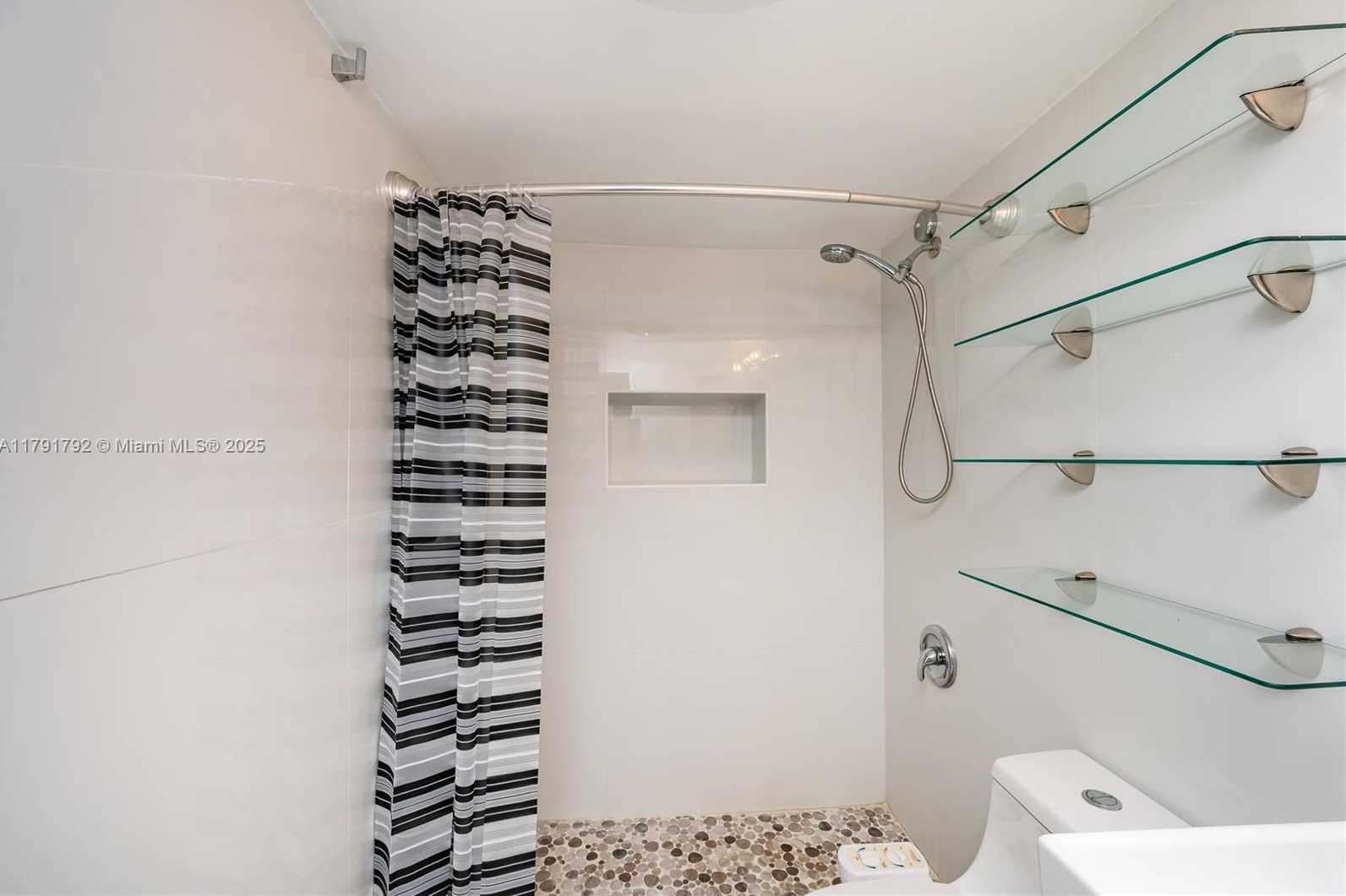 Small Image of 540 BRICKELL KEY DR #905, Miami Number 31