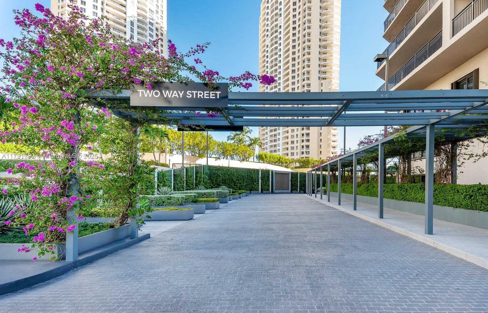 Small Image of 540 BRICKELL KEY DR #905, Miami Number 4