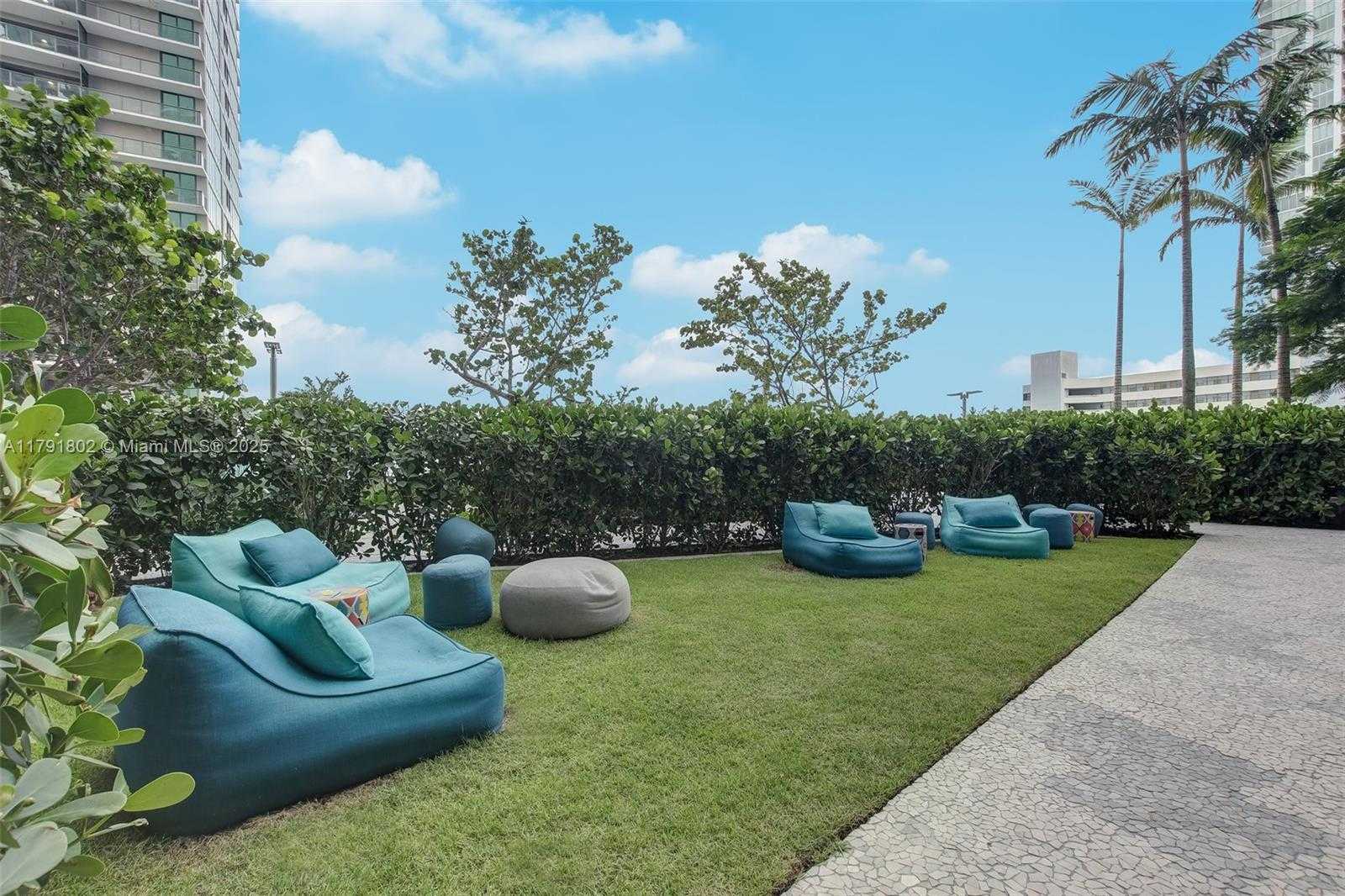 Small Image of 650 NE 32nd St, Miami, FL 33137, USA Number 15