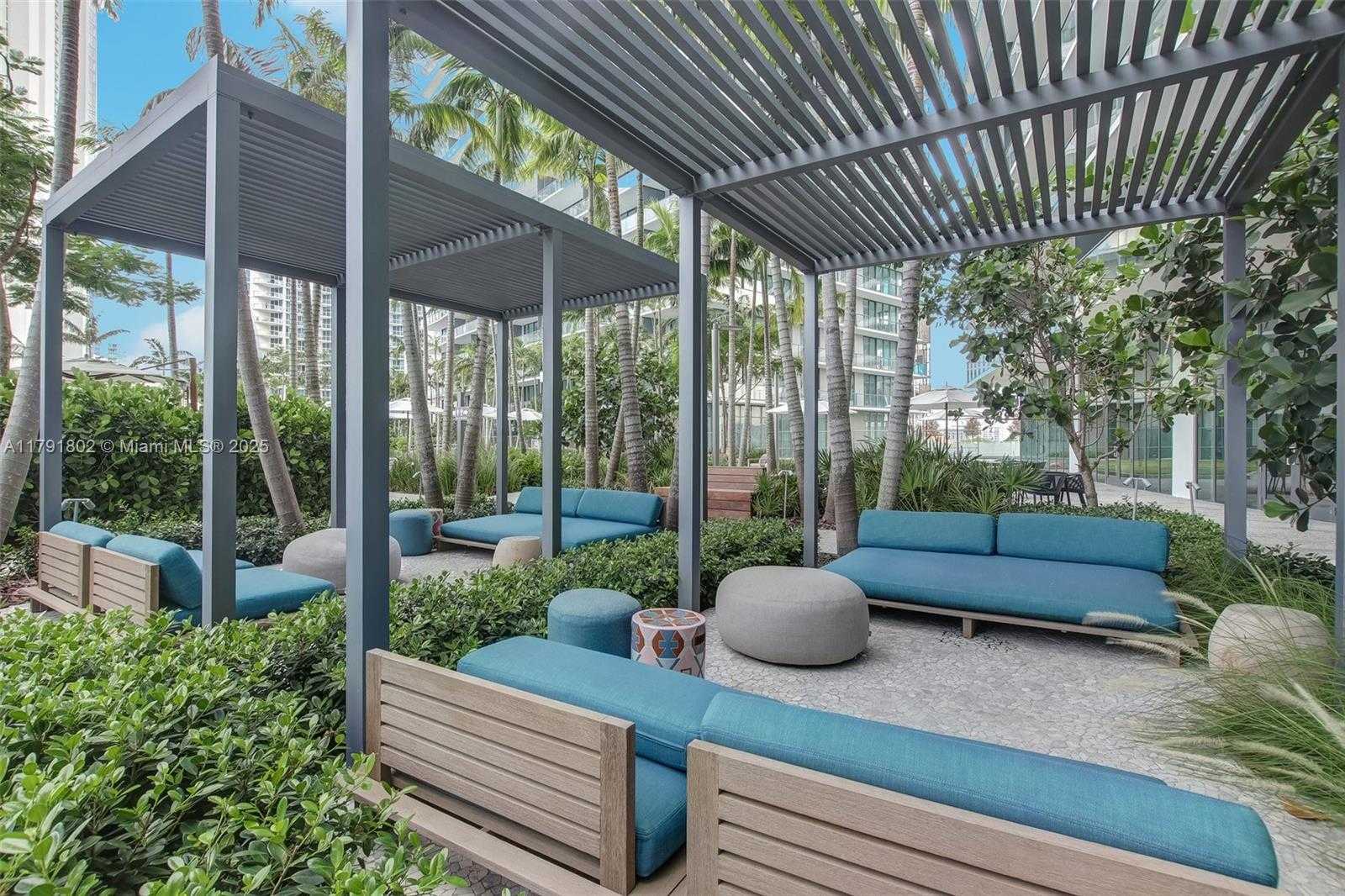 Small Image of 650 NE 32nd St, Miami, FL 33137, USA Number 16