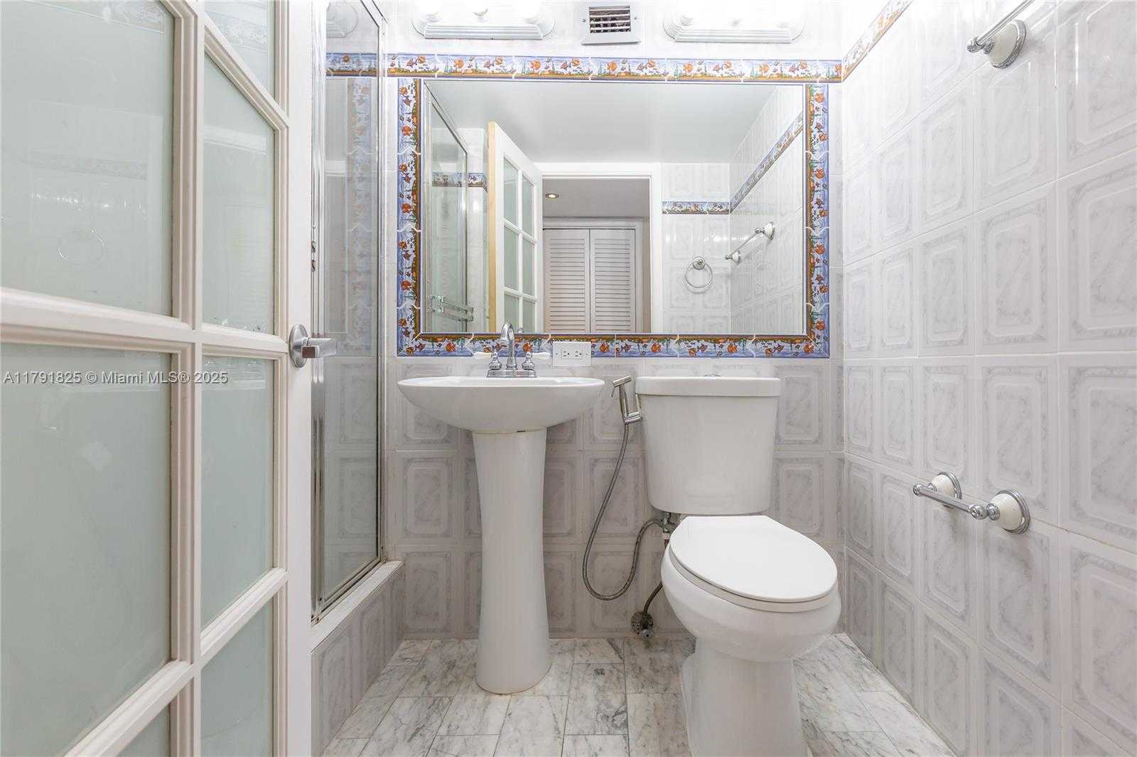 Small Image of 6039 COLLINS AVE #1112, Miami Beach Number 10