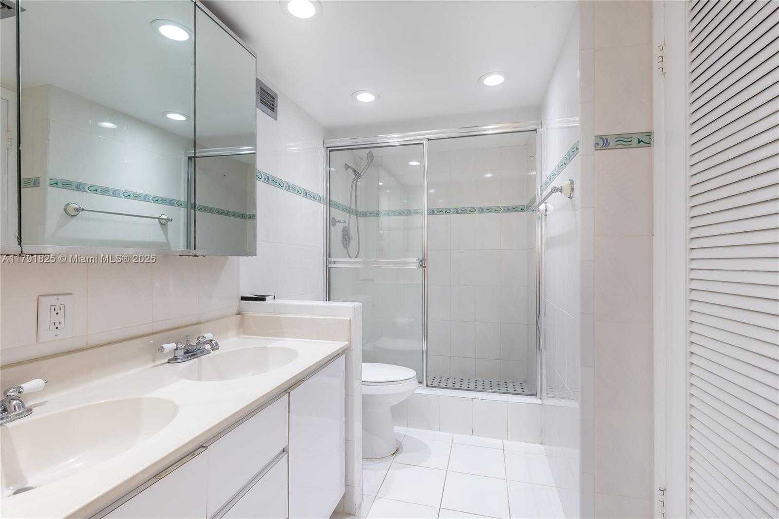Small Image of 6039 COLLINS AVE #1112, Miami Beach Number 11