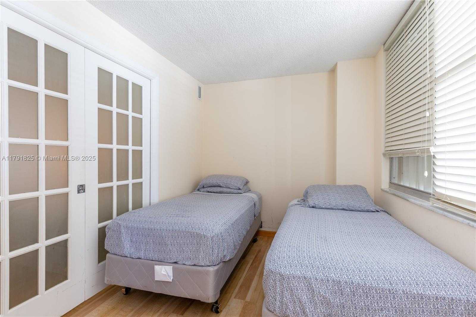 Small Image of 6039 COLLINS AVE #1112, Miami Beach Number 12