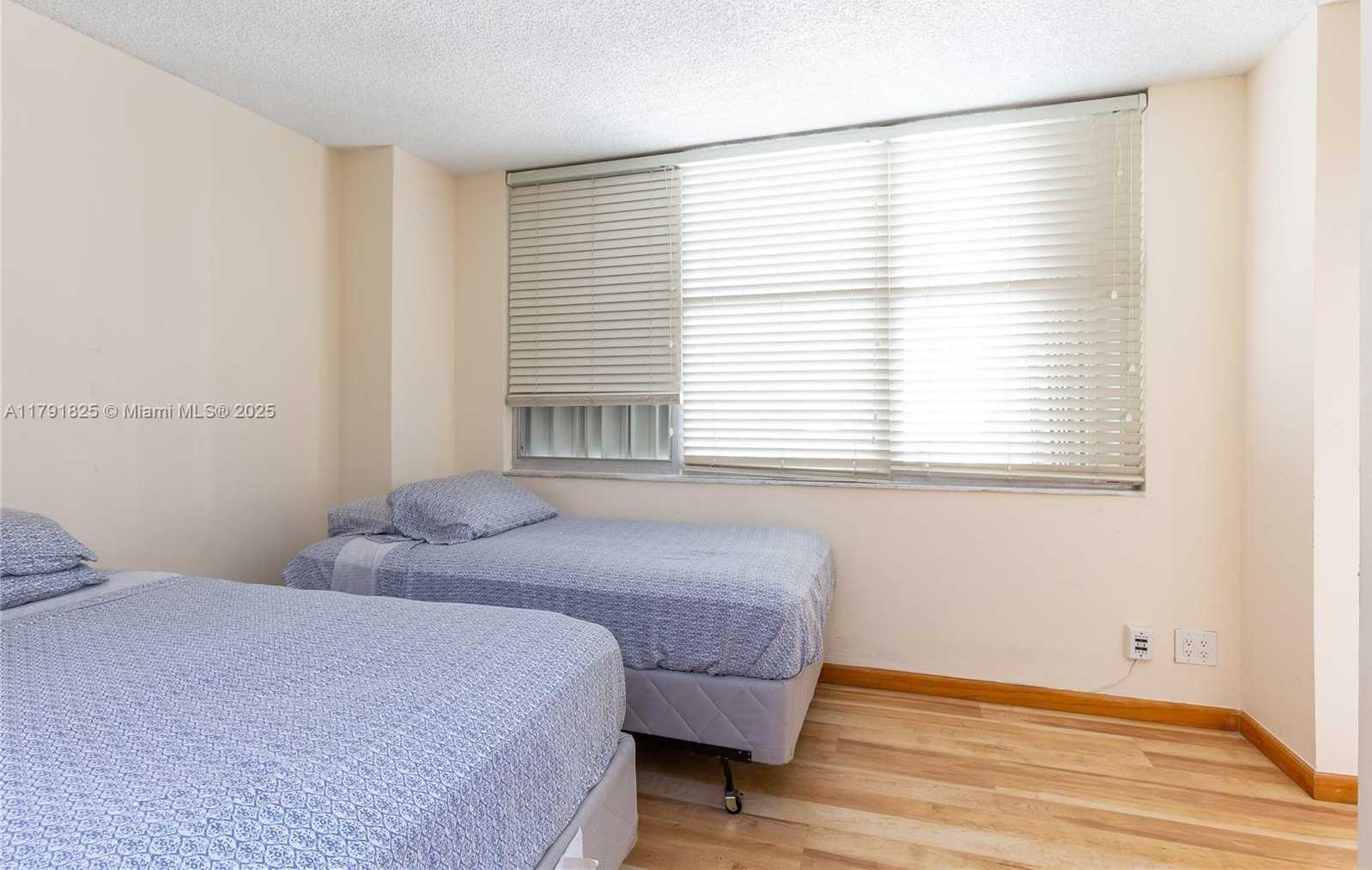 Small Image of 6039 COLLINS AVE #1112, Miami Beach Number 14