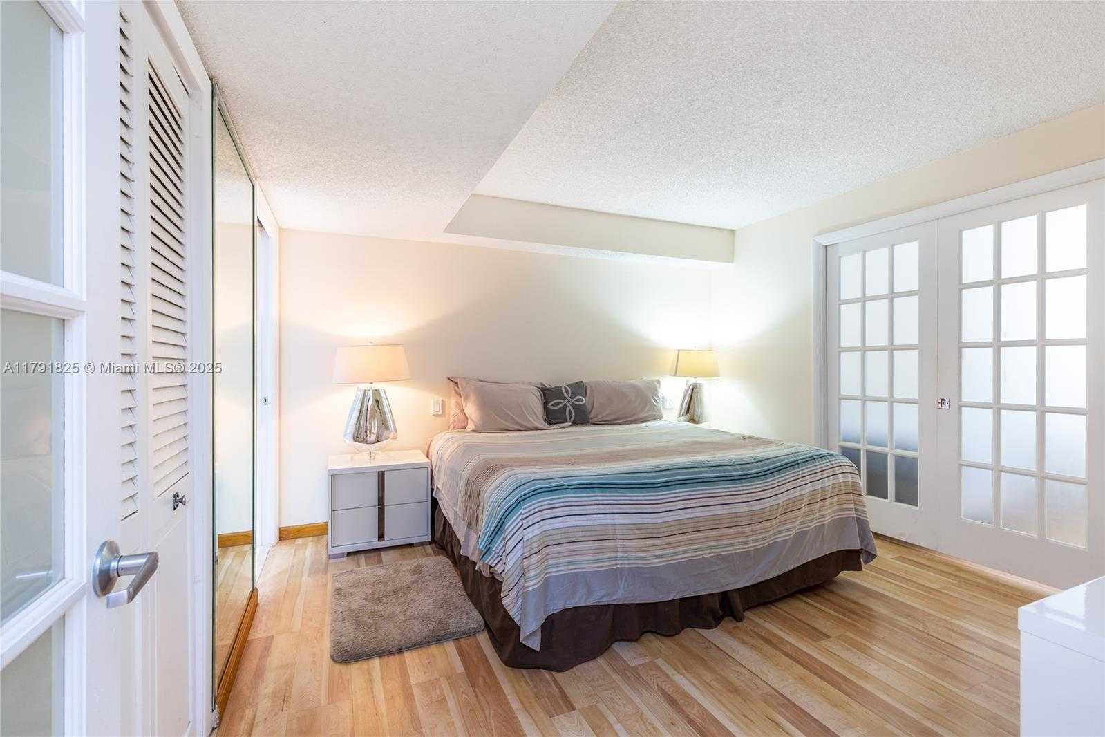 Small Image of 6039 COLLINS AVE #1112, Miami Beach Number 17