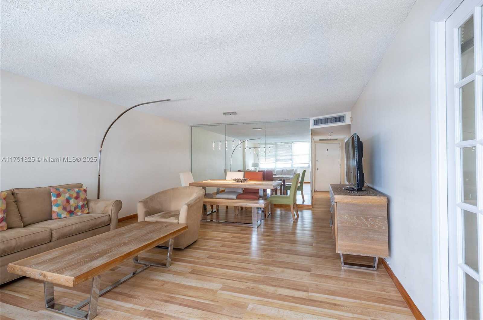 Small Image of 6039 COLLINS AVE #1112, Miami Beach Number 2