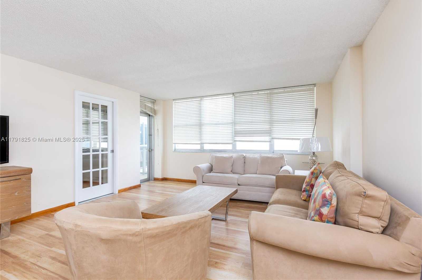 Small Image of 6039 COLLINS AVE #1112, Miami Beach Number 3