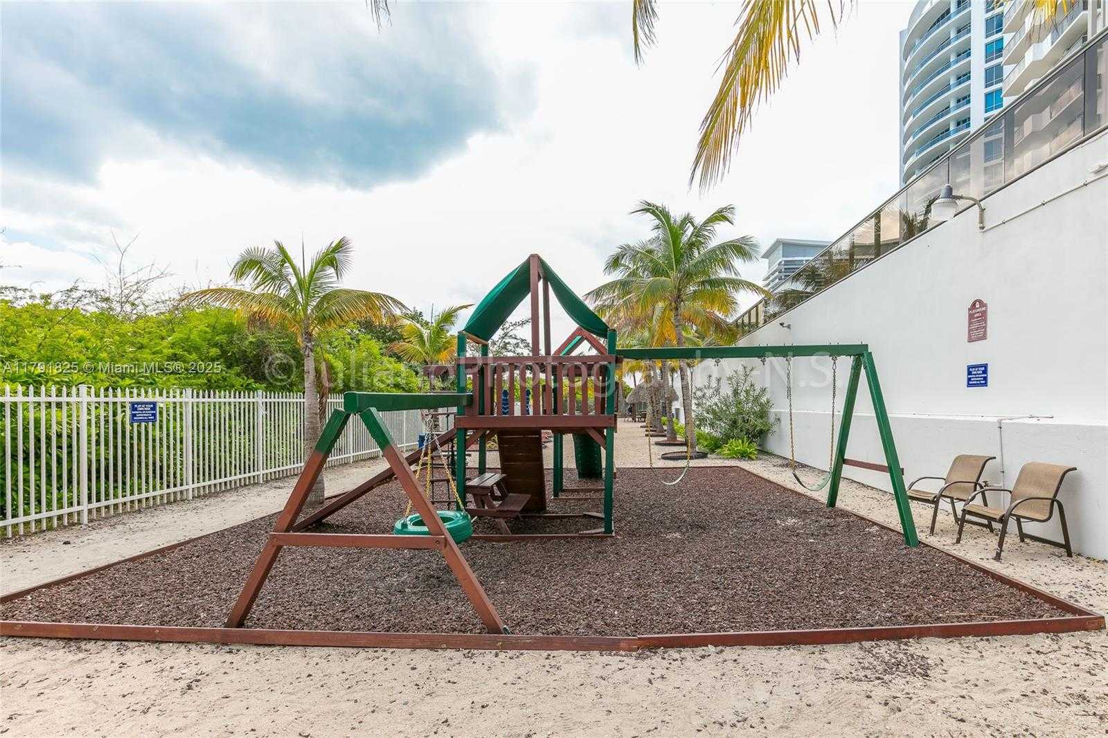 Small Image of 6039 COLLINS AVE #1112, Miami Beach Number 31