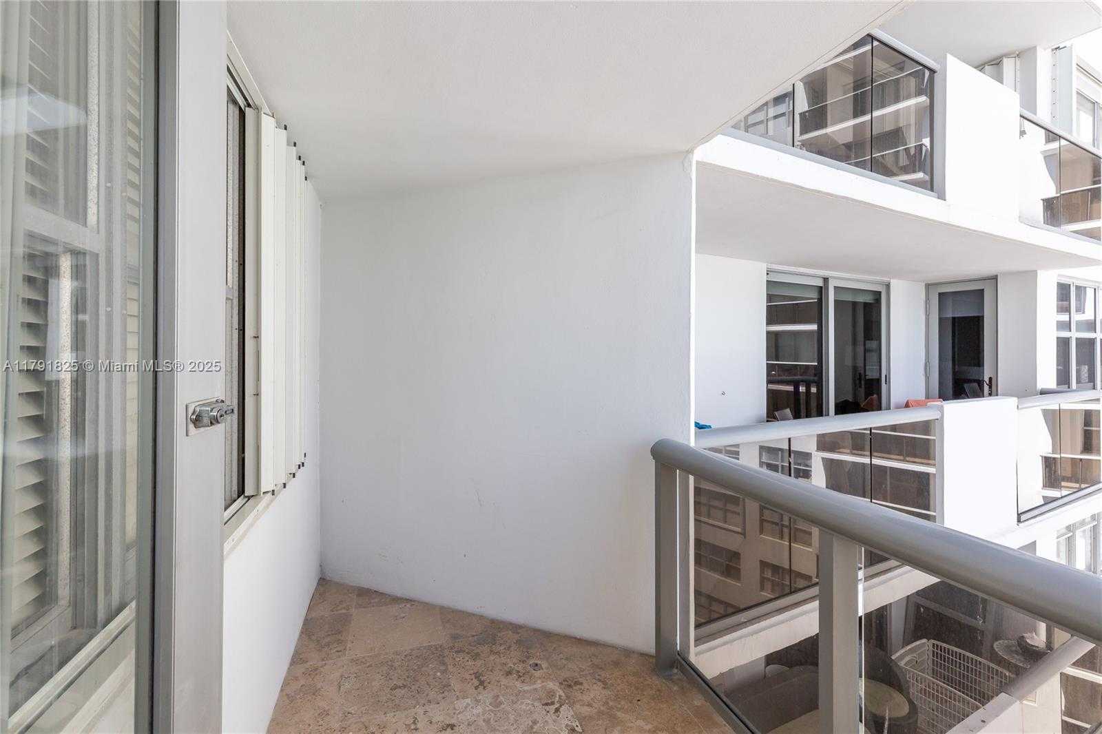 Small Image of 6039 COLLINS AVE #1112, Miami Beach Number 9