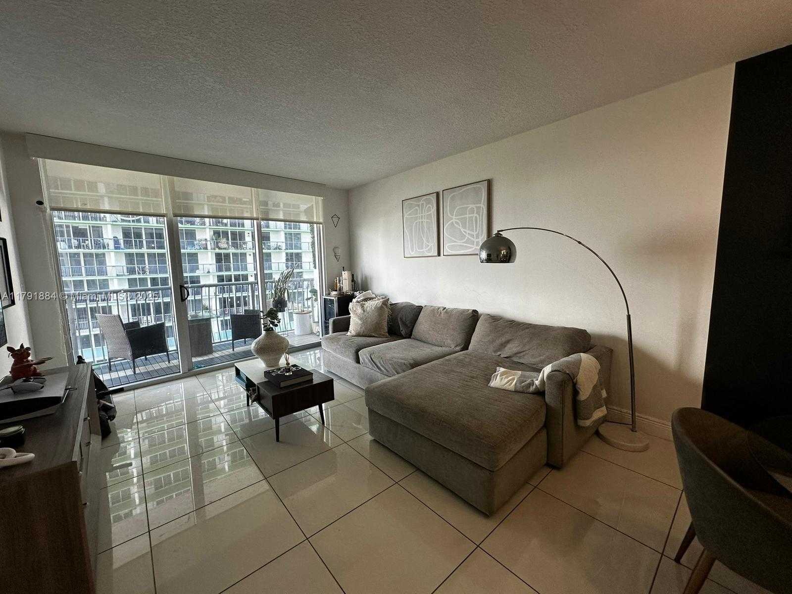 Small Image of 1750 NORTH BAYSHORE DR #1609, Miami Number 4