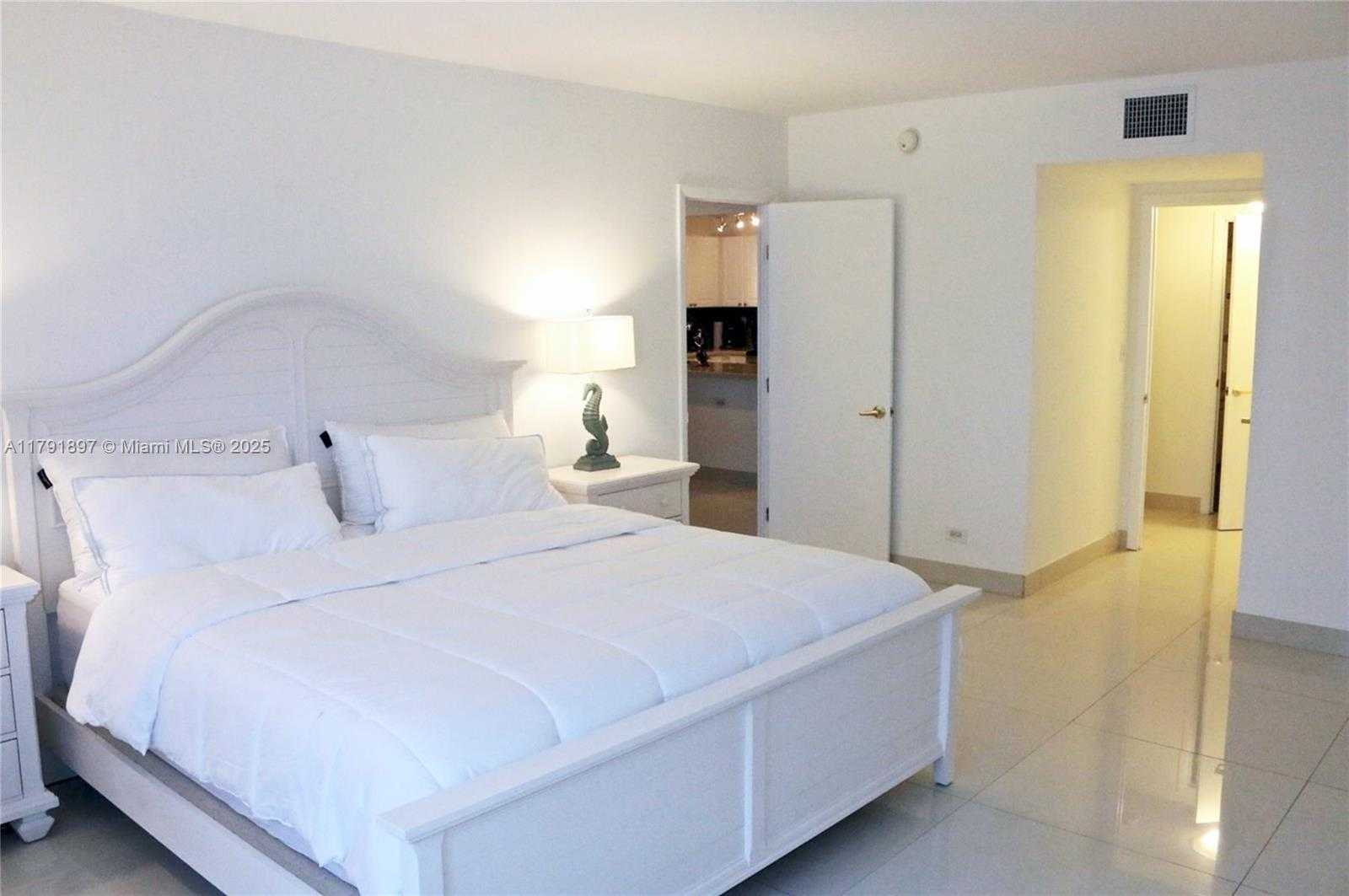 Small Image of 2301 Collins Ave, Miami Beach, FL 33139, USA Number 13