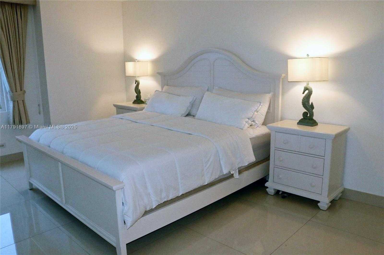 Small Image of 2301 Collins Ave, Miami Beach, FL 33139, USA Number 14