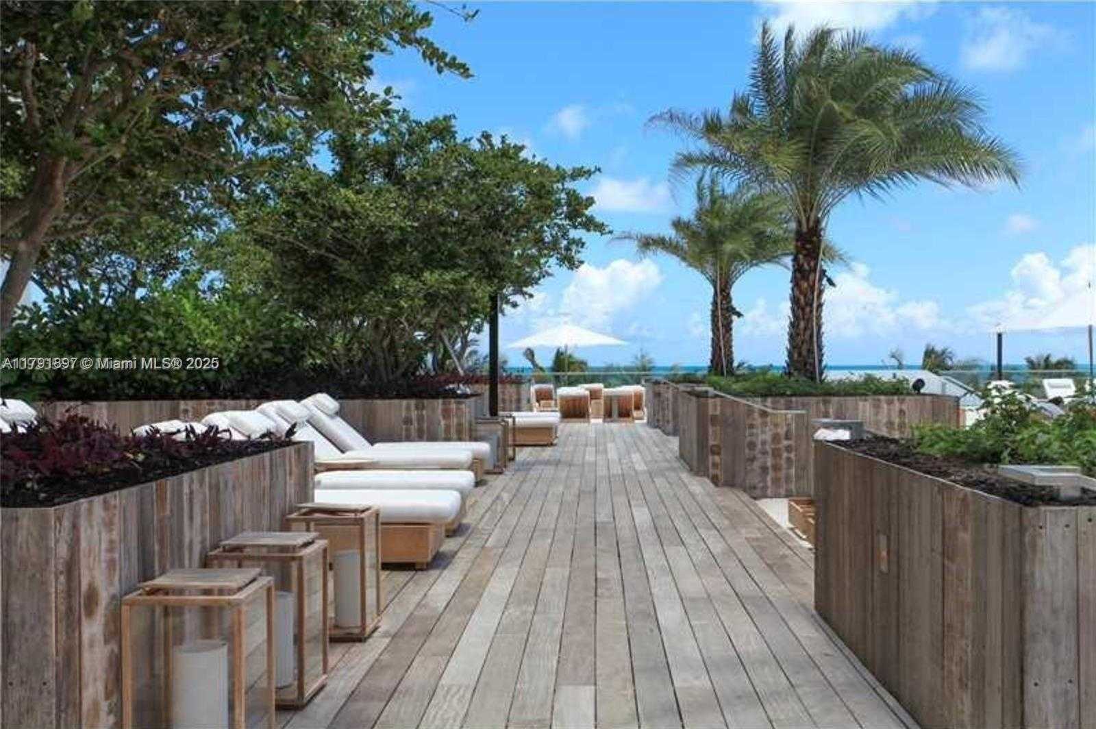 Small Image of 2301 Collins Ave, Miami Beach, FL 33139, USA Number 4